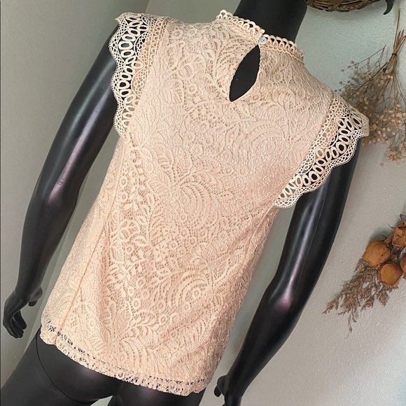 Cable & Gauge Lace Cap Sleeve Blouse - Cream - Picture 8 of 14